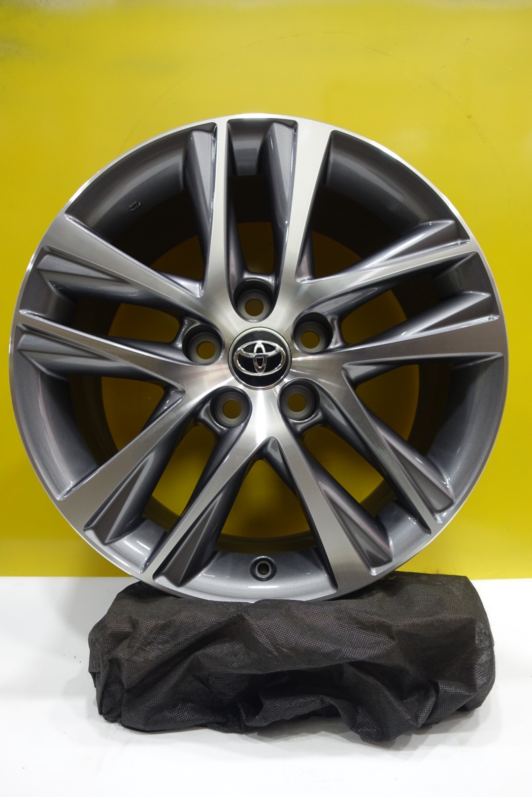 17" Original Lexus IS300 rims 7.5x17 +45, Car Accessories, Tyres & Rims