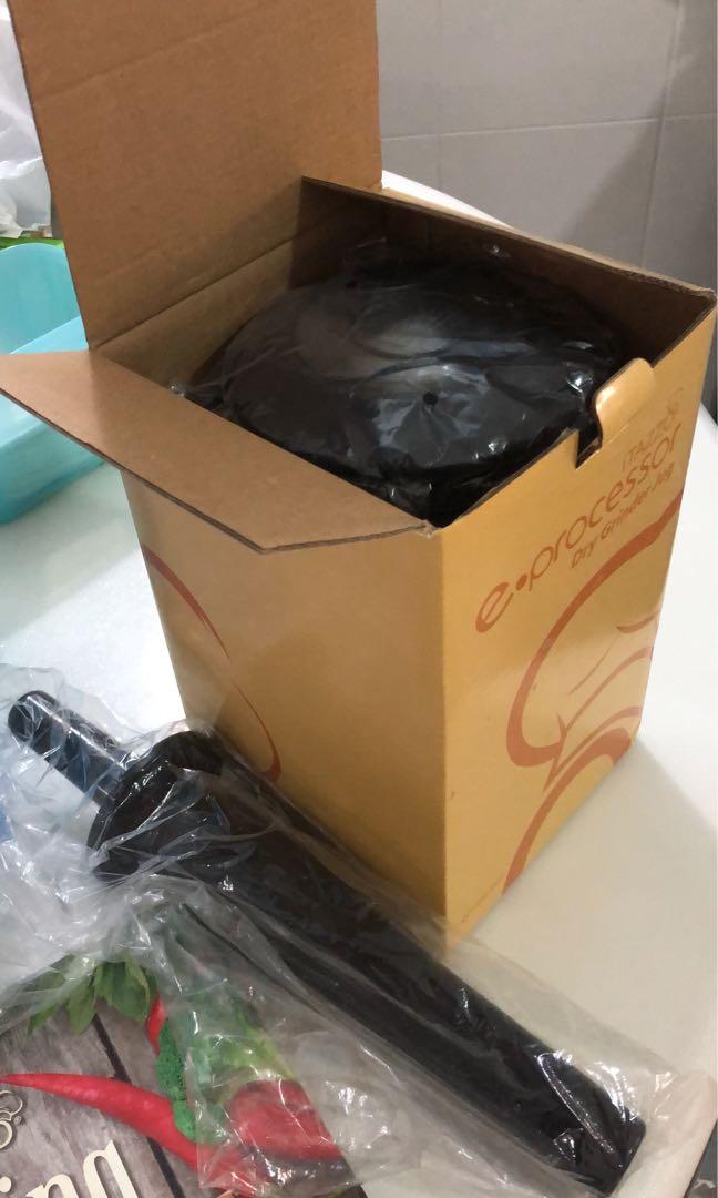 Itazzo e-processor (Category: Other Audio Equipment) located in Singapore. Submitted by dontnolim (Listing ID 193652515, Image 2). Description: Used 1-2 times only, bought it as gift to my mum but she didn't know how to use jt..