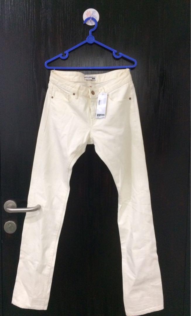 SALE!] Jeans Putih Uniqlo, Fesyen Pria 