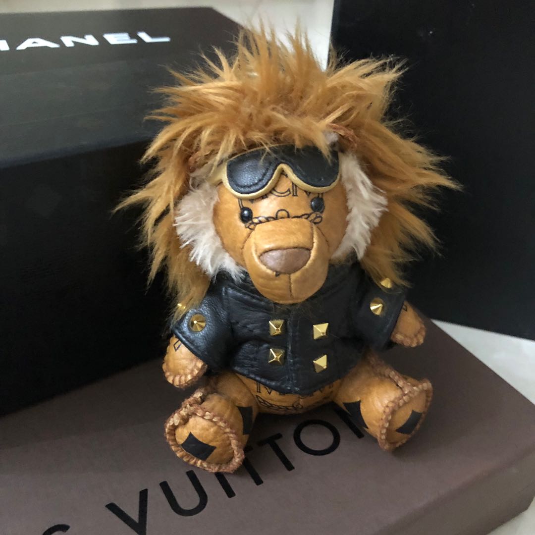 Mcm on sale lion keychain