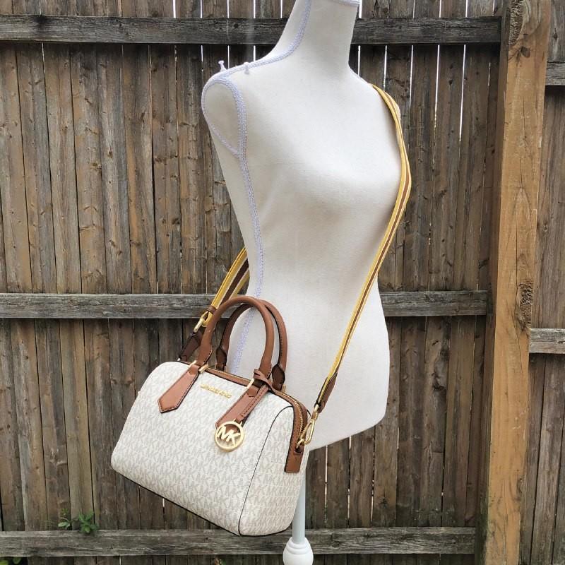 Michael Kors Hayes Small Duffle in Signature Vanilla/Luggage❤️, Luxury,  Bags & Wallets on Carousell