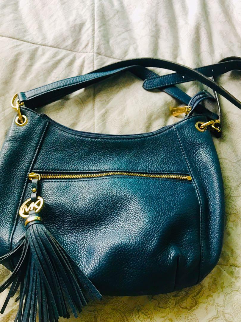 Michael Kors Navy Blue Sling Bag(original), Women's Fashion, Bags &  Wallets, Purses & Pouches on Carousell