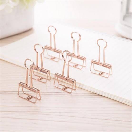 Rosegold Binder Clip (Category: Earrings) located in Manila. Submitted by scratch_ph (Listing ID 244144620, Image 2). Description: Choose from: 1 set of small (19mm) and 1 big (25mm) 1 set of 3 small (19mm).