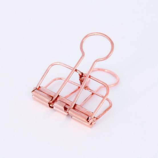 Rosegold Binder Clip (Category: Earrings) located in Manila. Submitted by scratch_ph (Listing ID 244144620, Image 3). Description: Choose from: 1 set of small (19mm) and 1 big (25mm) 1 set of 3 small (19mm).