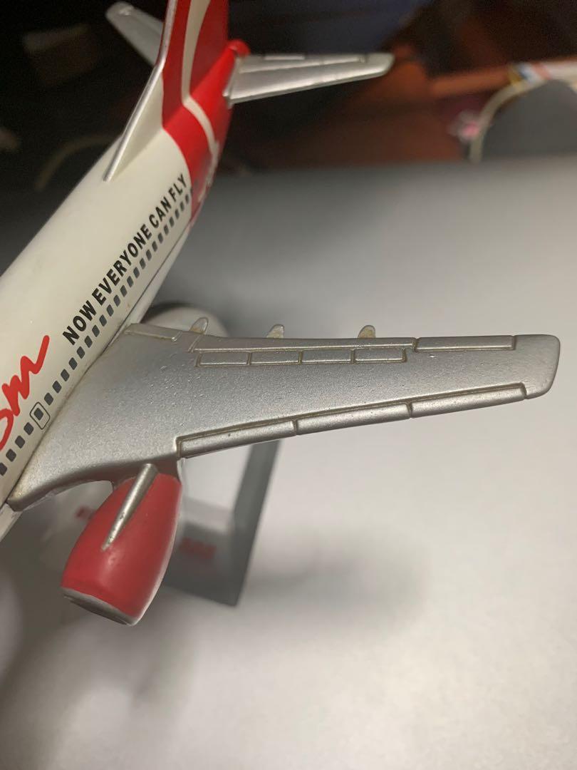 Selling authentic Air Asia Boeing 737-300 model aeroplane 
