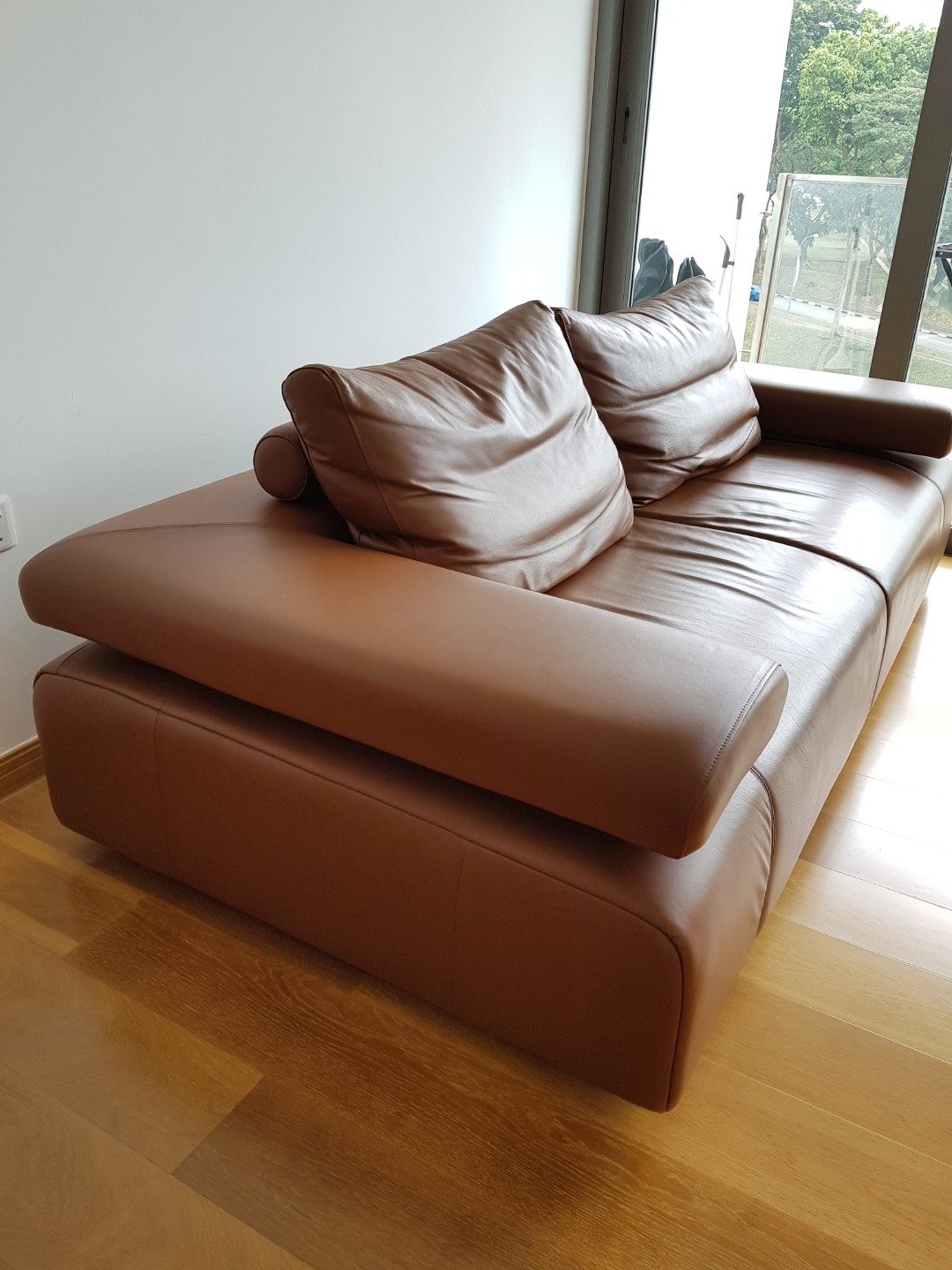 Strata sofa 2.5 seater deluxe version, Furniture & Home Living