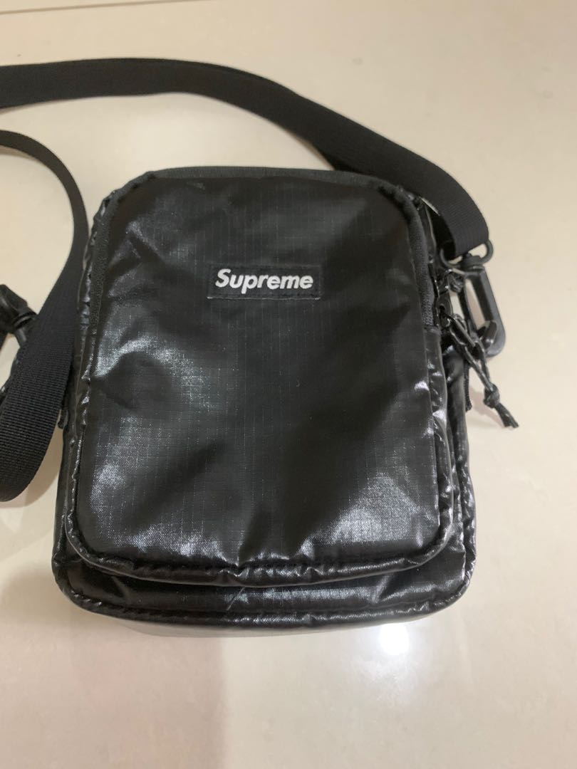 Supreme SS17 Sling Bag Black, Men&#39;s Fashion, Bags & Wallets, Sling Bags on Carousell