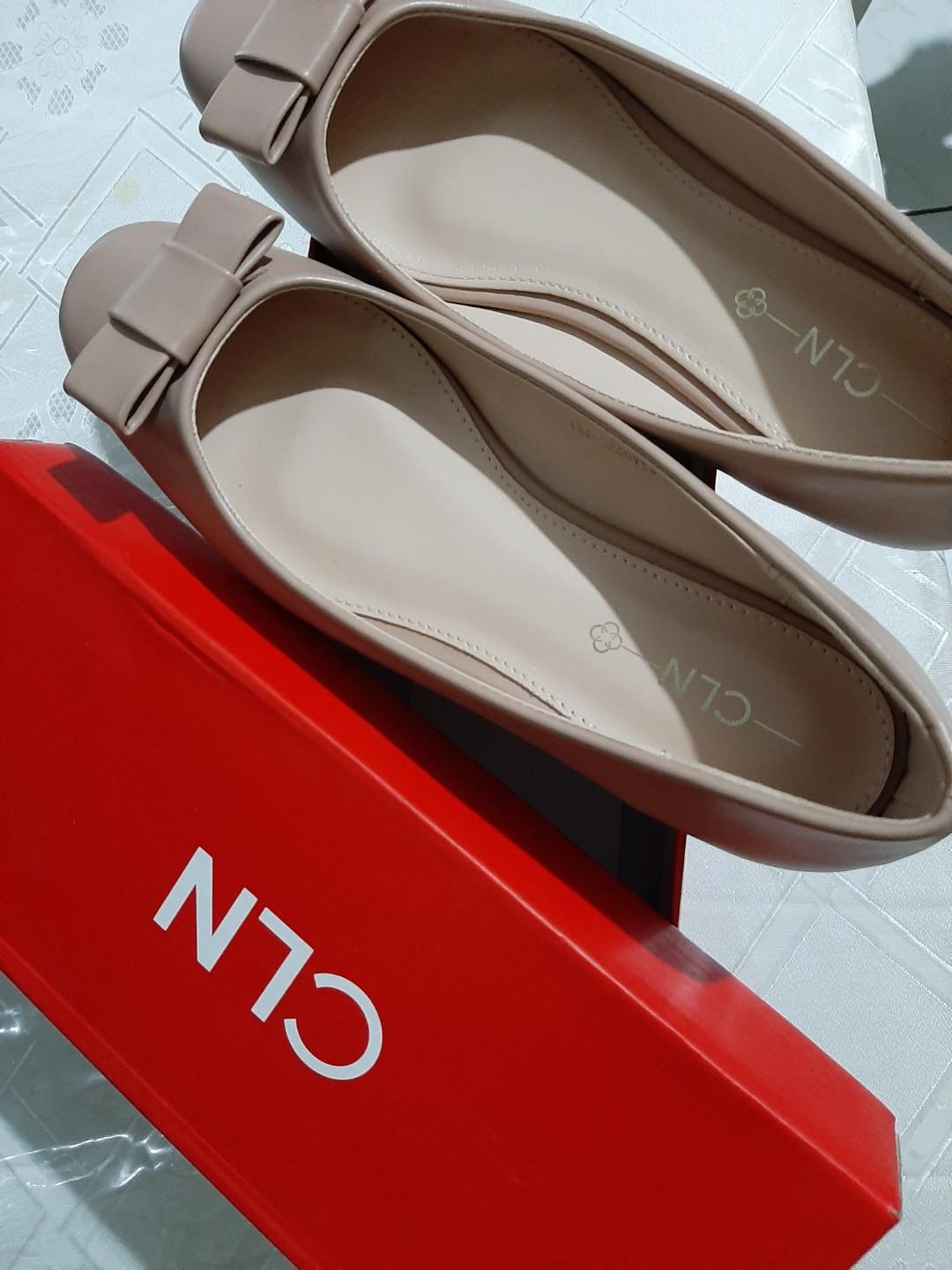 cln flat sandals