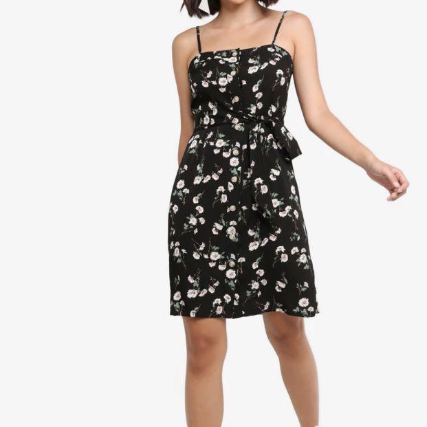 BNWT Something Borrowed button down straight neck floral cami dress (Category: Dresses) located in San Fernando. Submitted by mariascellaneous (Listing ID 244302188, Image 1). Description: Orig. price (Zalora) P1,250 | S | brand new with tag #samsungfreeshipping Additional details: -adjustable cami strap mini dress -front button closure -self tie waist sash -tortoise shell buttons Will provide actual photo & when worn of the item. PM me ❤️.