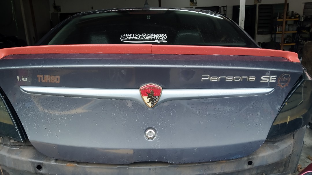 Bonet Belakang Kereta Persona