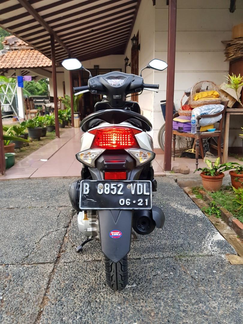 Honda spacy putih 2011 non Fi karbu Motor di Carousell