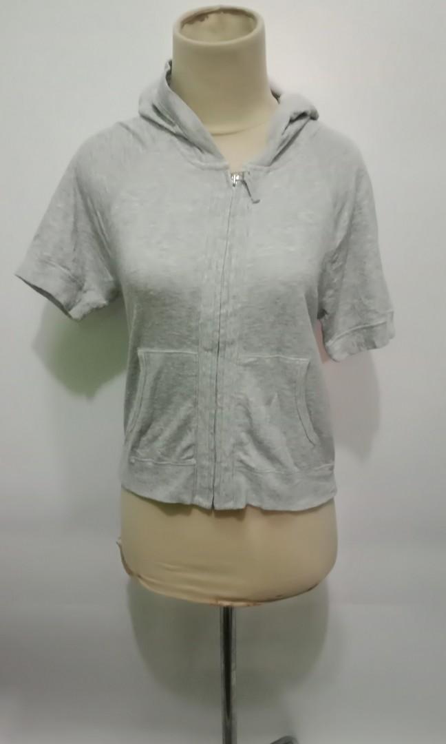 Jaket Hoodie Lengan Pendek Uniqlo Preloved Kode A275 Fesyen Wanita Pakaian Wanita Baju Luaran Di Carousell