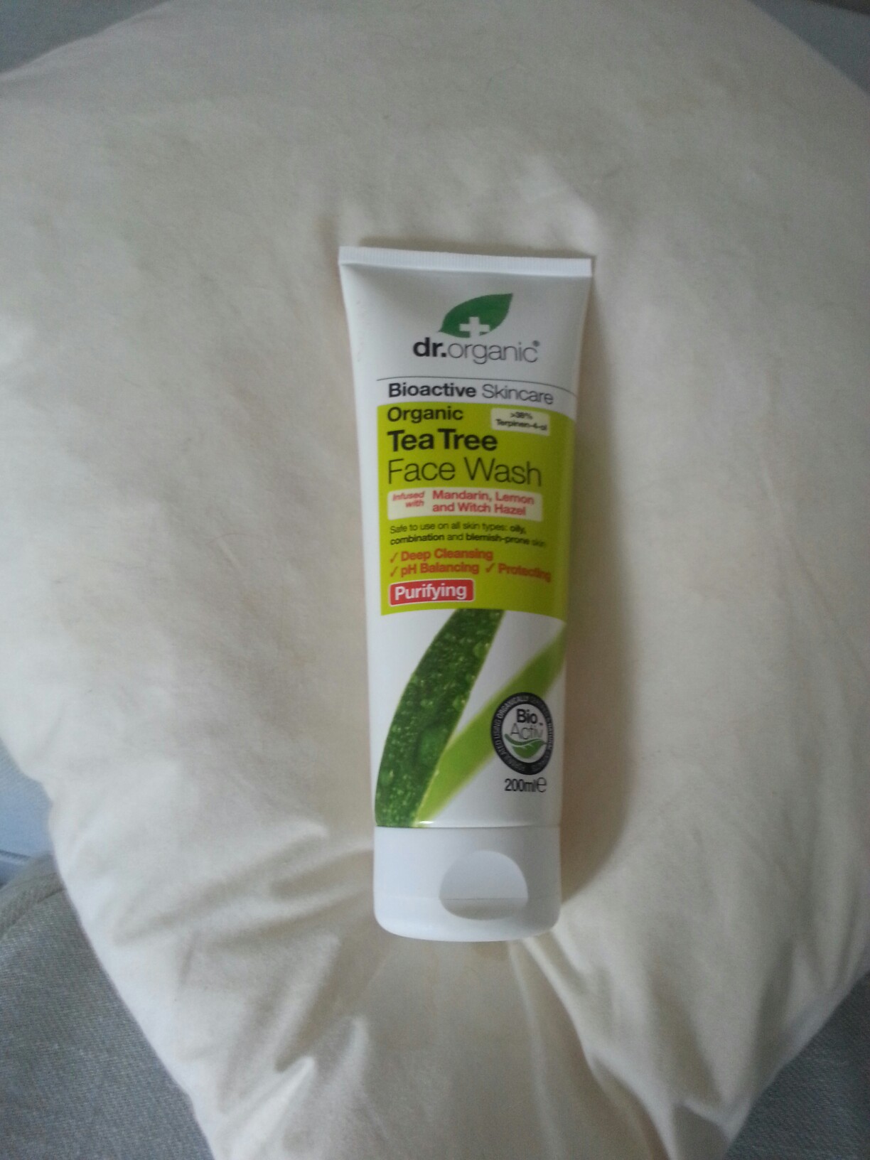 dr organic tea tree face wash