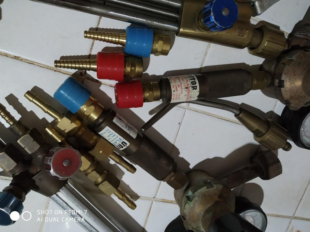 Wallpaper Oxy Acetylene Cutting Torch Regulator Connector And Flashback Arrestor Construction Industrial Industrial Equipment On Carousell For Android