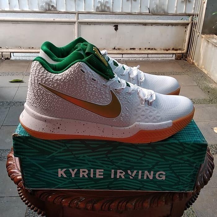 Kyrie 3 discount white gum