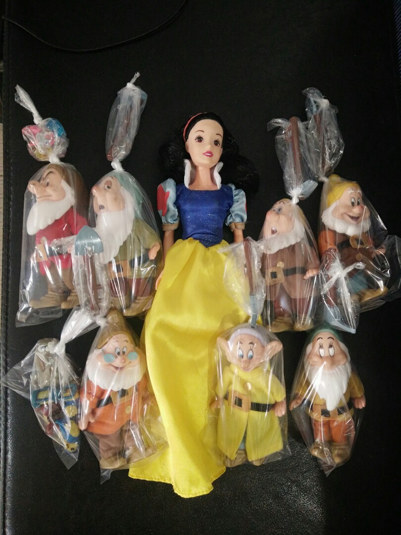snow white and the seven dwarfs barbie