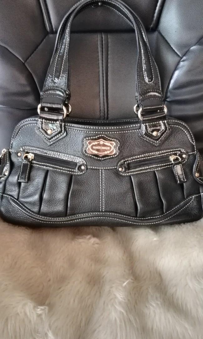 Vincis Bench Leather Shoulder Bag On Carousell