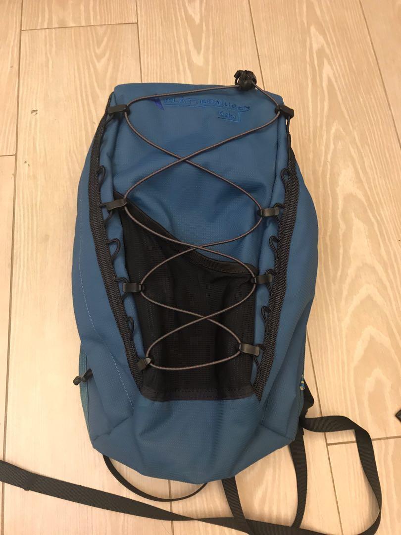 9成新klattermusen kraka 9L 小型行山包, 男裝, 袋, 腰袋、手提袋