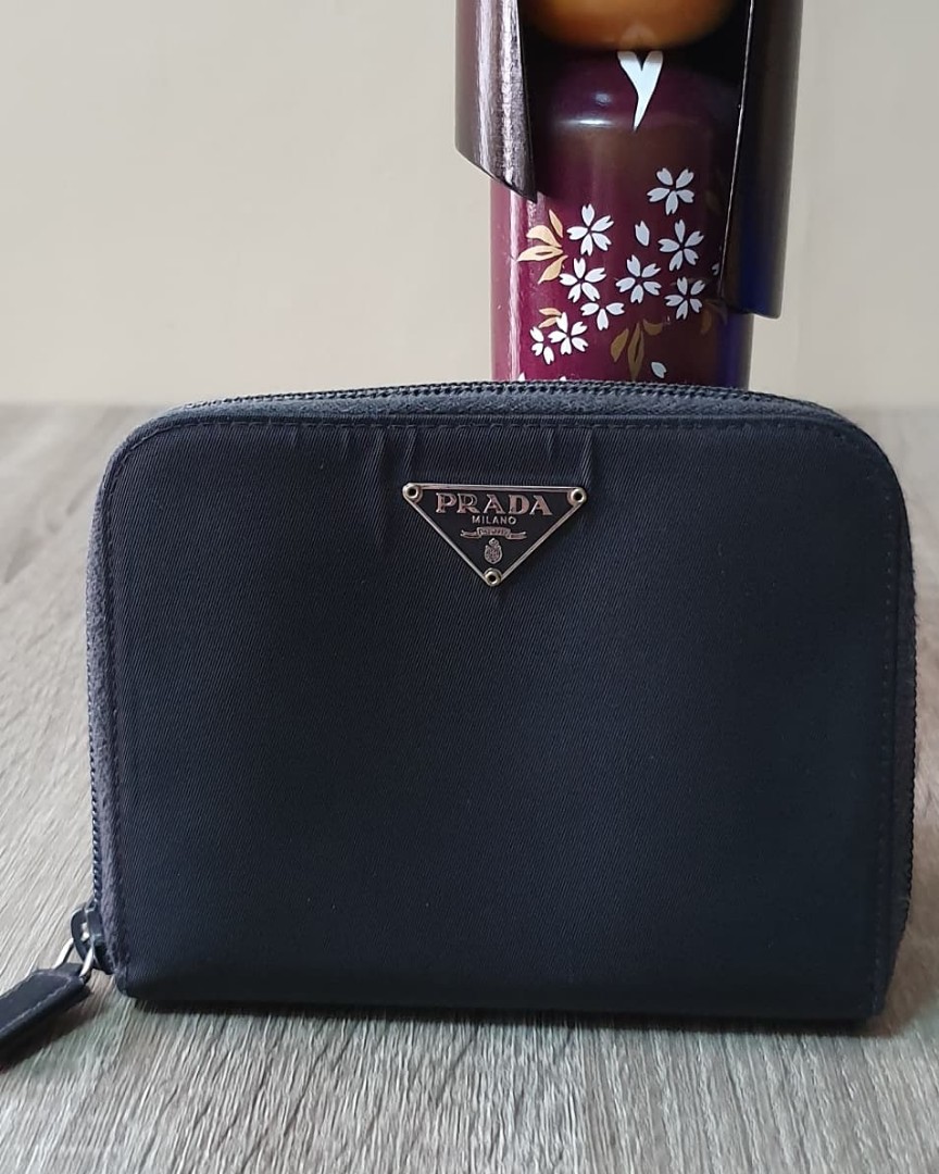 Prada sales vintage wallet