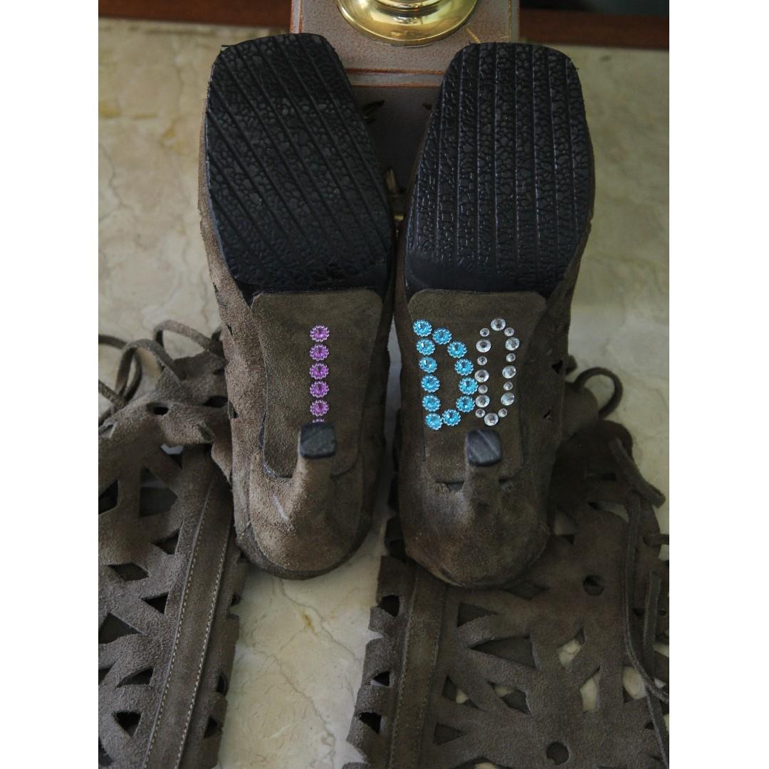 Designer's PURE COW LEATHER WEDDING BOOTS (Category: Boots) located in San Pedro. Submitted by czars (Listing ID 244503609, Image 3). Description: A designer's customized WEDDING BOOTS in choco-brown. Pointed heels in 4 inches high. Non-synthetic. PURE COW LEATHER made (including shoe laces). Perfect for Chic Country Themed. Worn only once during Wedding Day. Still in MINT condition (new like). No damage at all. SIZE can be fitted to 35-36-37 at 