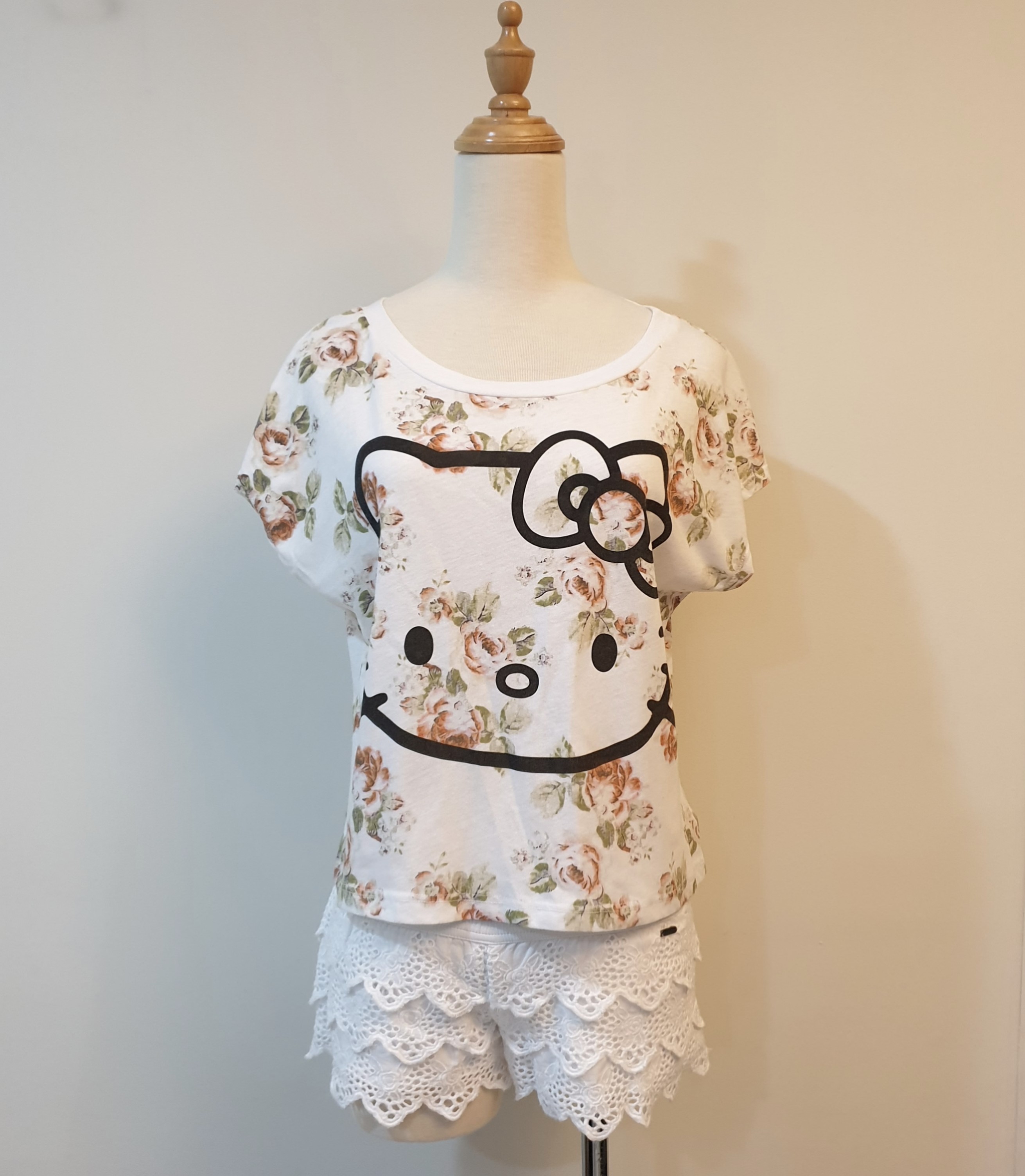 hello kitty crop top forever 21