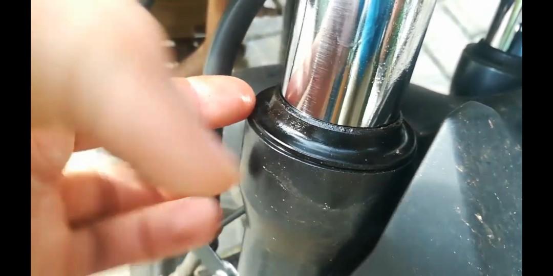 Fork Oil leaking? Fork seal broken?, Motorcycles, Motorcycle Accessories on Carousell