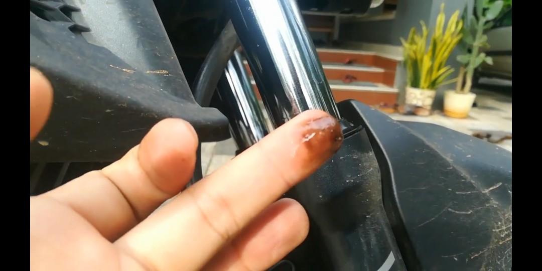 Fork Oil leaking? Fork seal broken?, Motorcycles, Motorcycle