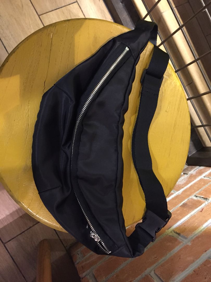 h&m waist bag / budybag original, Fesyen Wanita, Tas & Dompet di Carousell