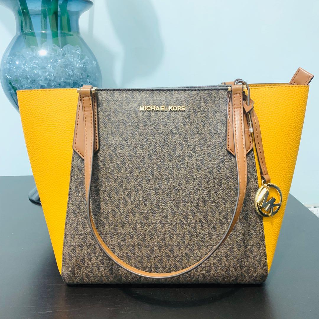 Michael Kors Kimberly SM Bonded Tote, Women's Fashion, Bags & Wallets, Tote  Bags on Carousell