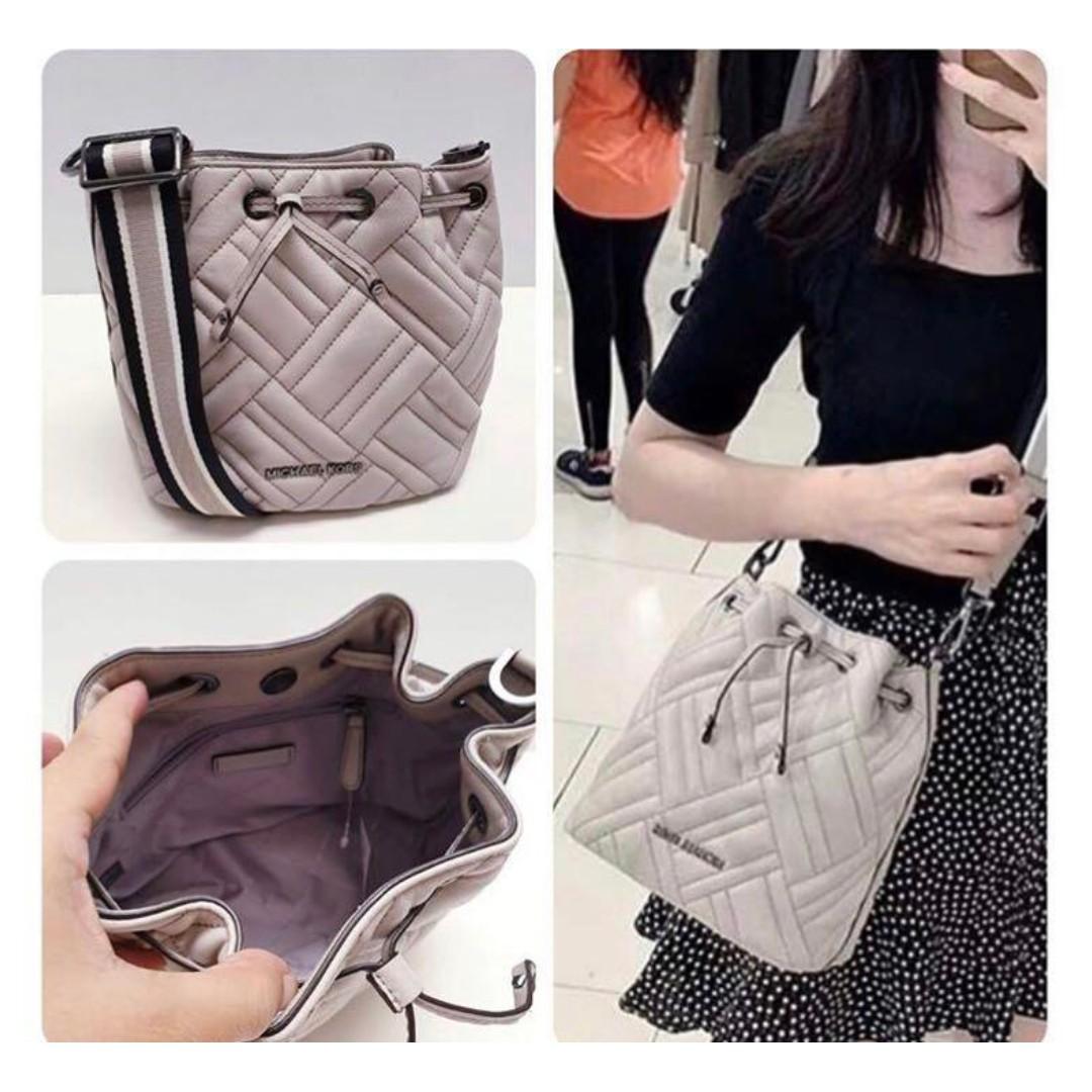 Michael kors peyton bucket best sale