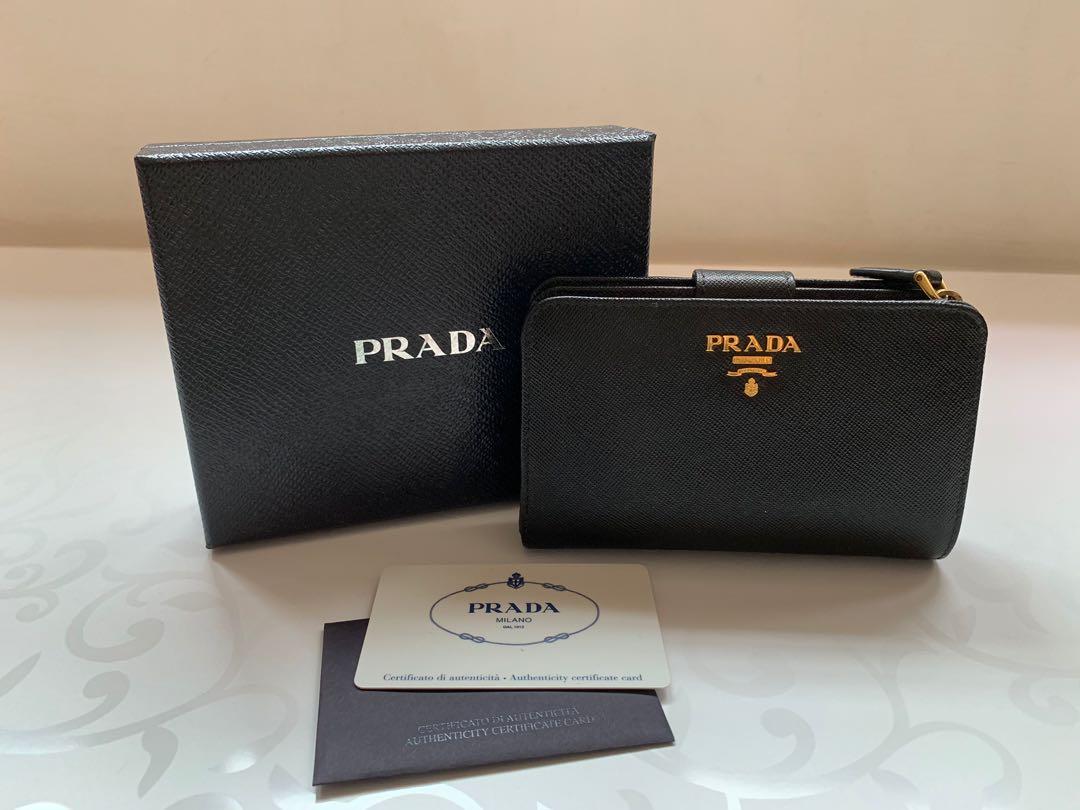 prada medium saffiano leather wallet