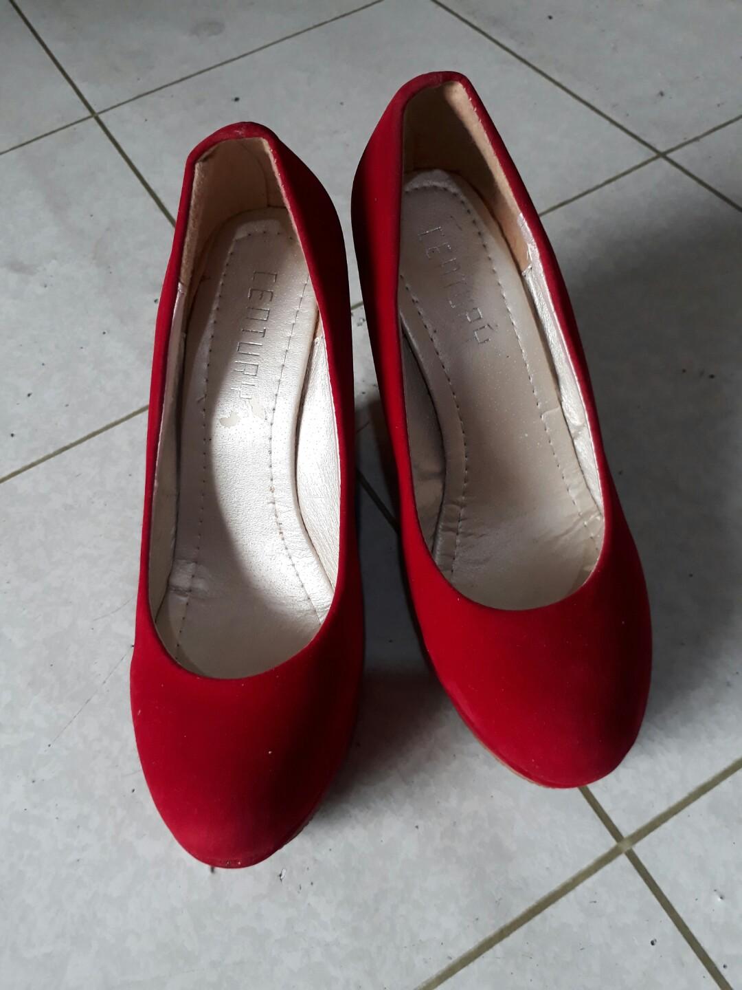 women's red wedge shoes