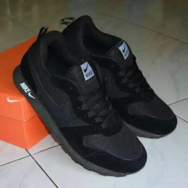 Sepatu Sport Pria Nike Md Runner Hitam Polos Fesyen Pria Sepatu Sneakers Di Carousell