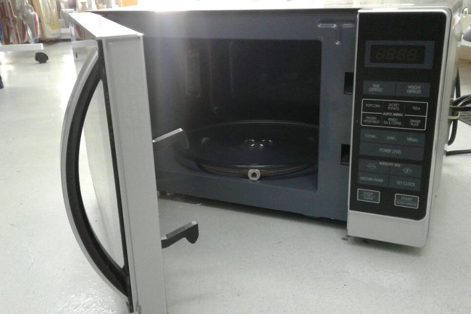 SHARP R202ZS Microwave Oven, TV & Home Appliances, Kitchen Appliances
