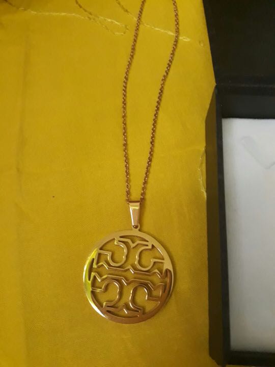 tory burch necklace (RUSH SALE)!!, Women's Fashion, Jewelry & Organizers,  Necklaces on Carousell
