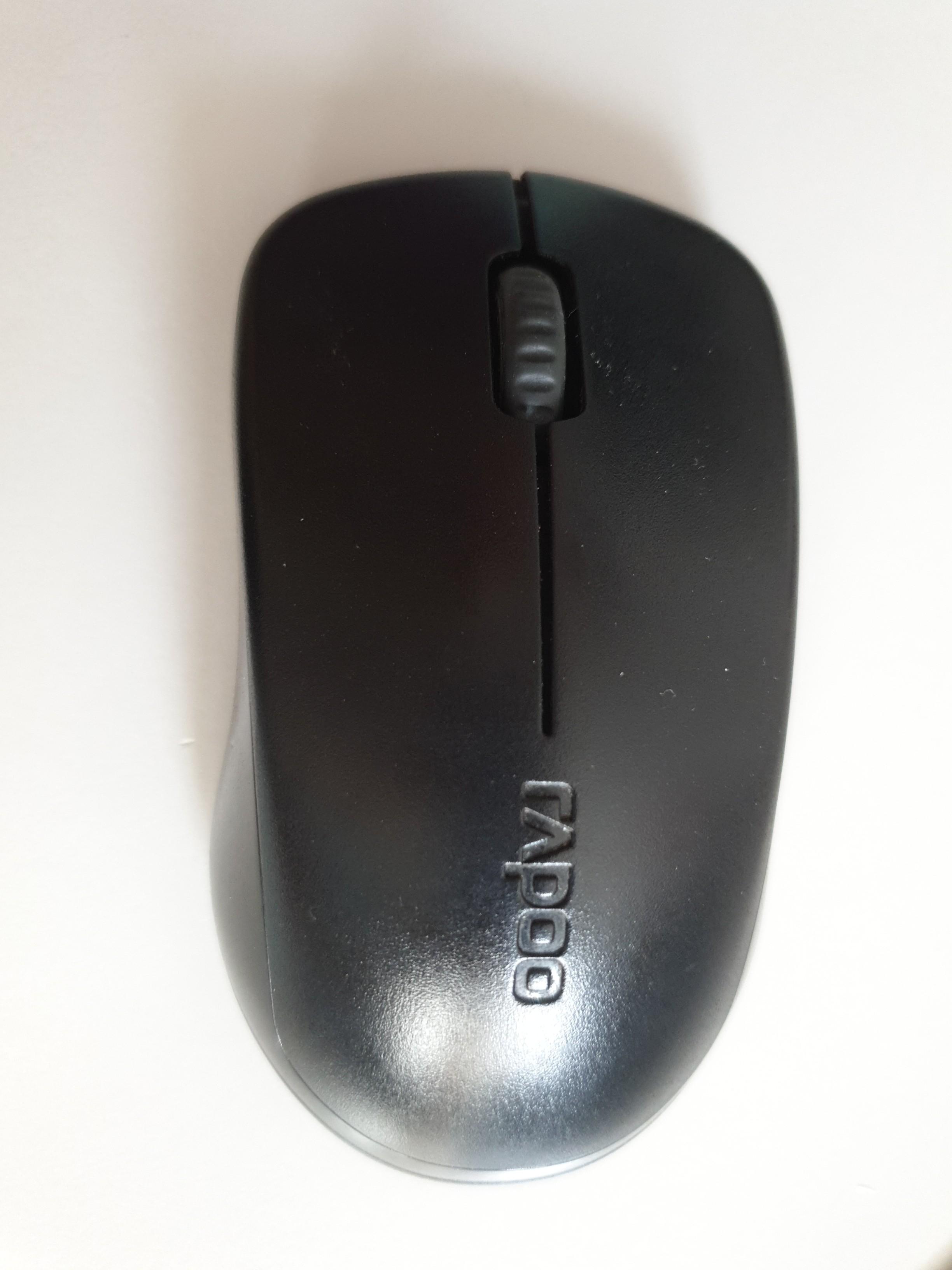 Wireless Mouse (Category: Mouse & Mousepads) located in Singapore. Submitted by hai2you (Listing ID 244415786, Image 1). Description: Rapoo wireless mouse used but in perfect working condition giving bnip FREE mousepad along with this meetups to be discussed.