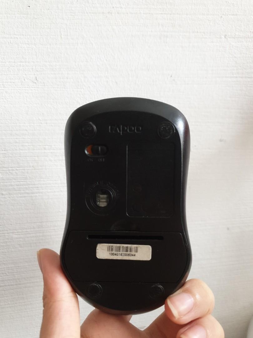 Wireless Mouse (Category: Mouse & Mousepads) located in Singapore. Submitted by hai2you (Listing ID 244415786, Image 2). Description: Rapoo wireless mouse used but in perfect working condition giving bnip FREE mousepad along with this meetups to be discussed.