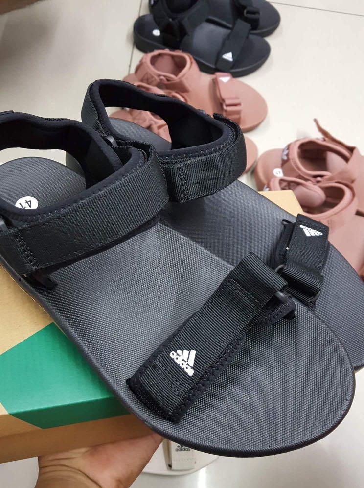 Adidas Adilette Sandals Women S Fashion Footwear Flats Sandals On Carousell