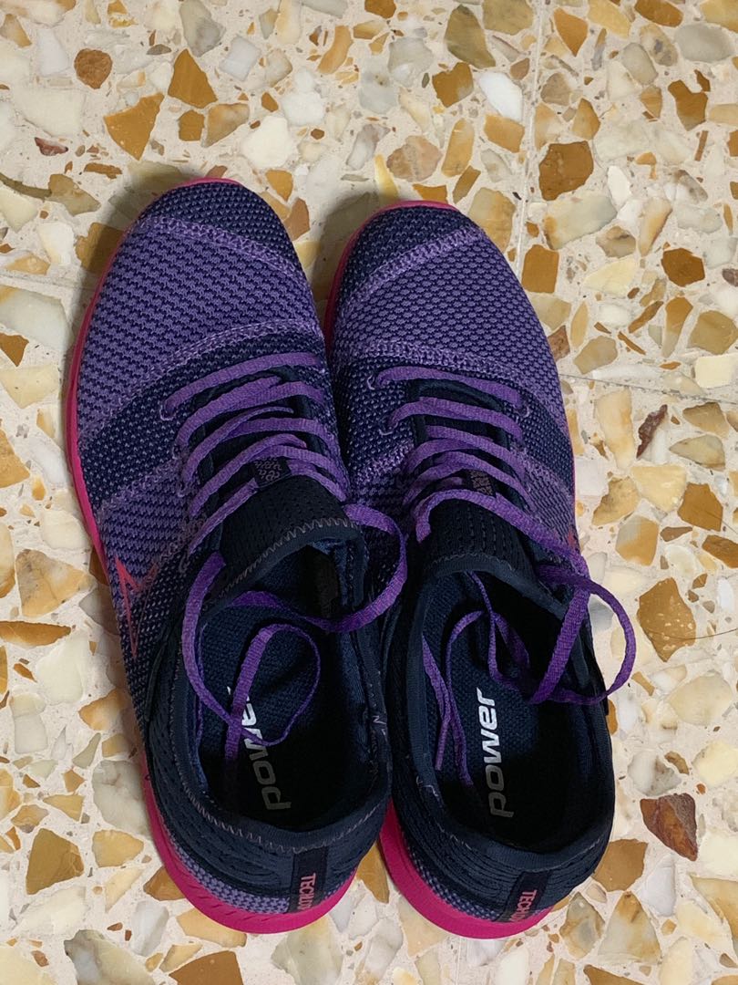 bata badminton shoes