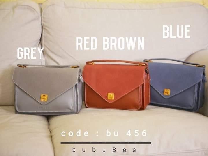 Bububee (456) (Category: Purses & Pouches) located in Singapore. Submitted by jp990 (Listing ID 244665721, Image 1). Description: A beautiful bag that needs to be added into your collection! Be it for work, meet up with friends or a date, this bag is almost suitable for all occasions! Comes with an inner zip. Code:456 Color: Grey / Red Brown / Blue Size: L26 W10 H18 (cm) Material: Polyurethane Price: SGD40 #thethreeavenue #handbags #bagslover #ba