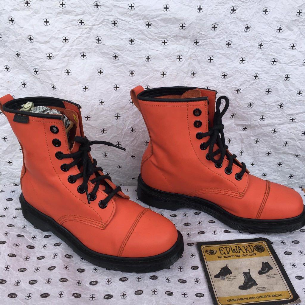 Dr martens carey boot top
