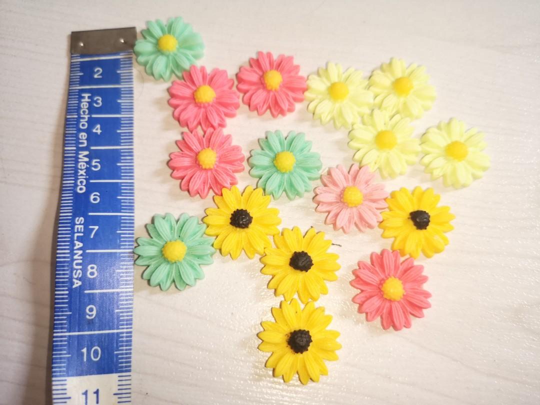 Flower resins (Category: Craft Supplies & Tools) located in Singapore. Submitted by ger2809 (Listing ID 244630708, Image 1). Description: $2 for 4. Can colour colour subjected to availability. Inclusive of normal mail.