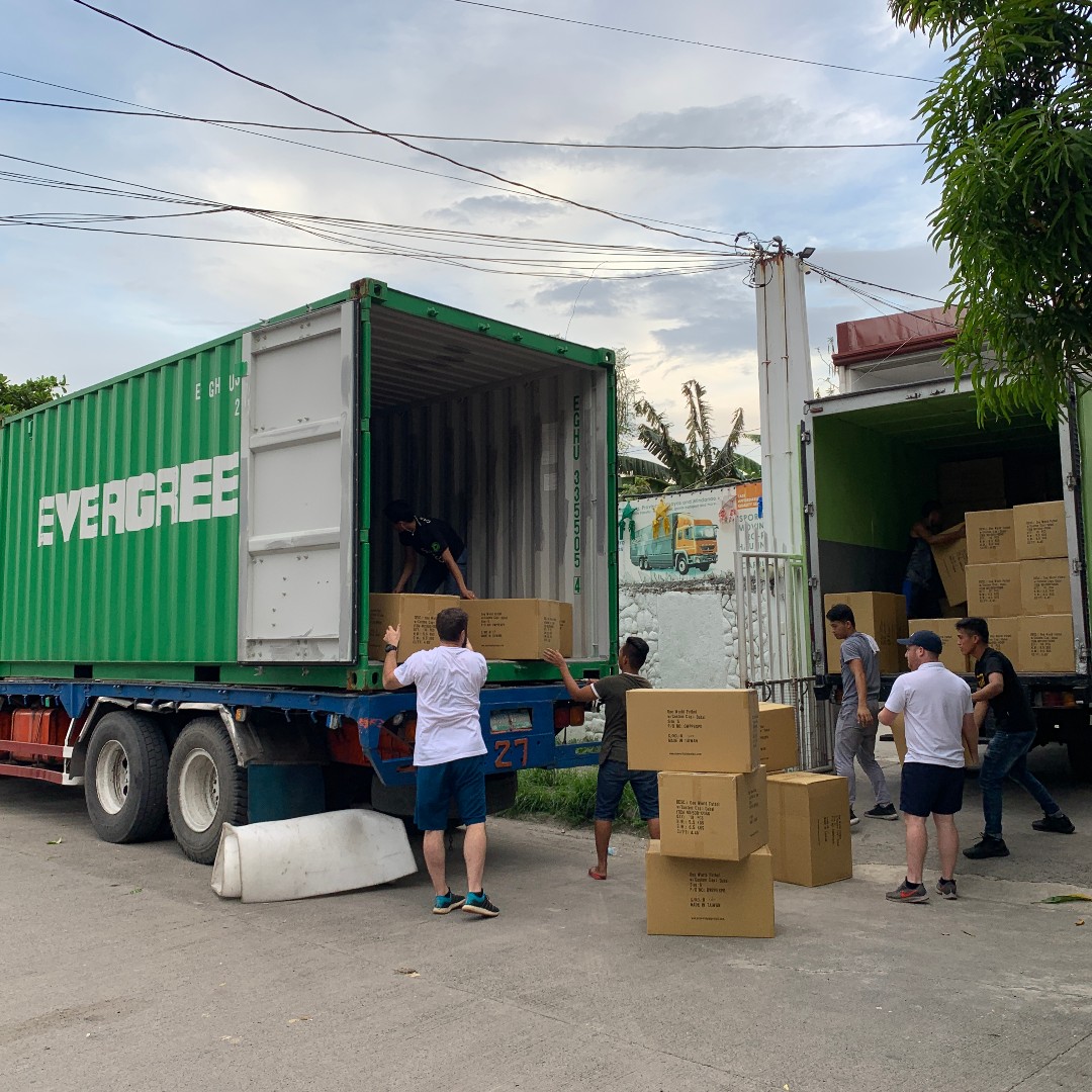House movers moving services truck for rent rental trucking services lipat bahay 6 wheeler closed van