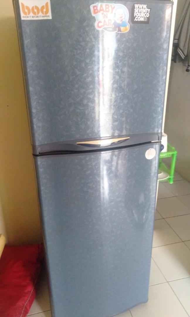 Kulkas Sharp 2pintu Dingin Elektronik Lainnya Di Carousell