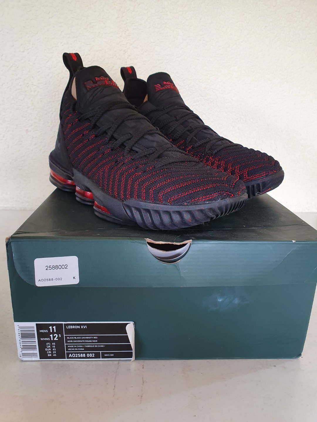 Lebron 16 rouge et alcoholic noir