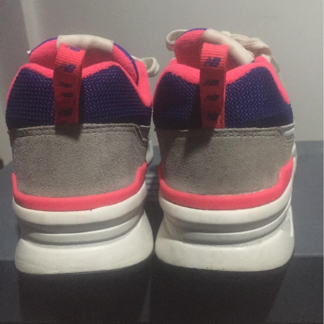New Balance 997h (Category: Sneakers) located in Santa Rosa. Submitted by handsolo (Listing ID 244546527, Image 3). Description: New Balance 997h White Lazer Blue Slightly used! Bought it a couple of months ago on impulse. Size 7 US Mens Comes with original box too. .