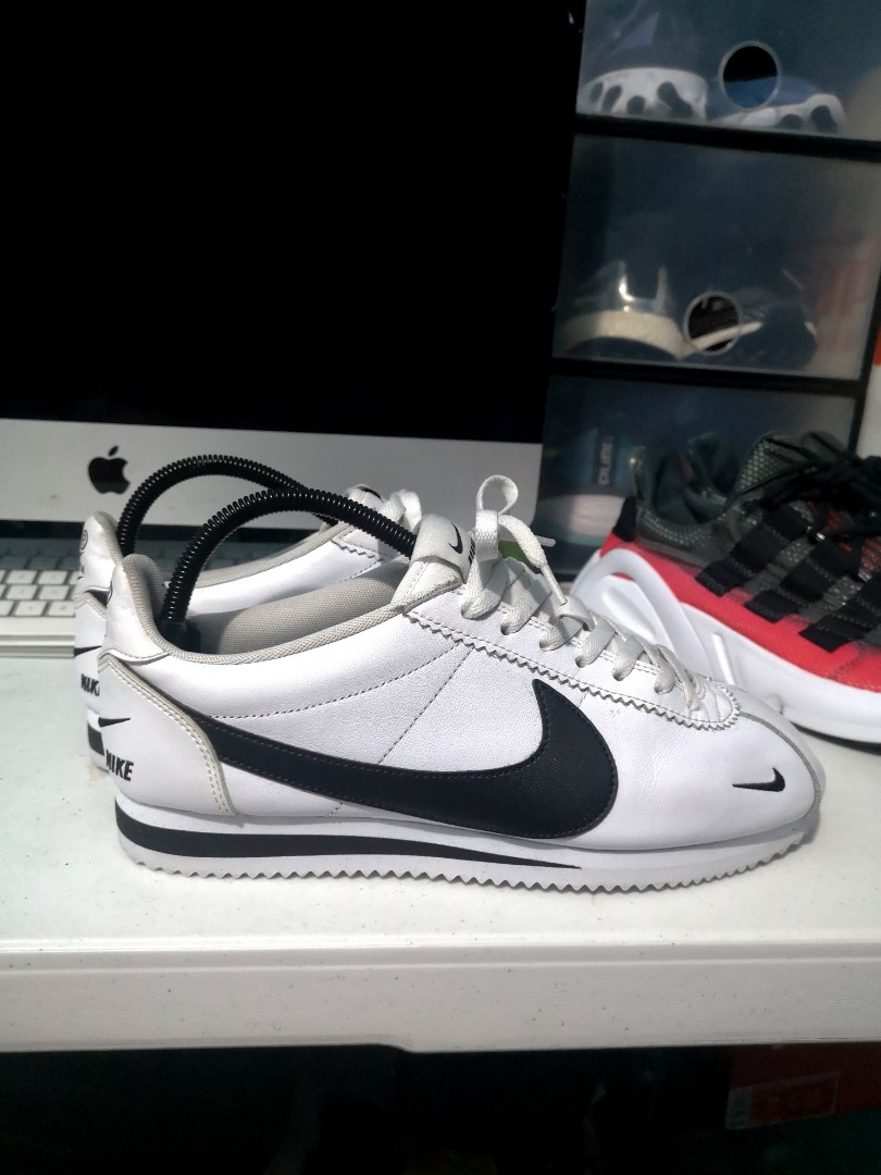Nike cortez store multiple swoosh