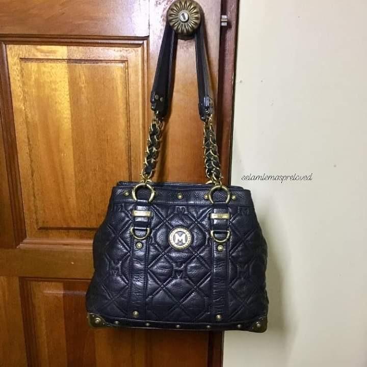 Metro City shoulder bag, Luxury, Bags & Wallets on Carousell
