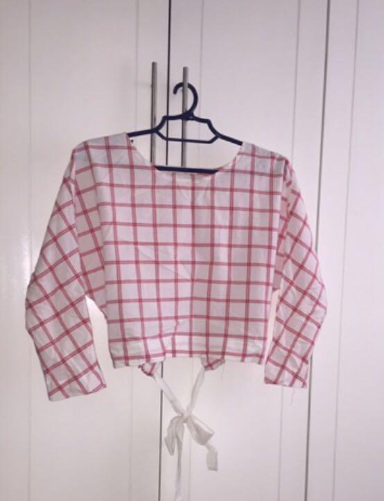 Preloved Mango Cropped Blouse (Category: Blouses) located in Valenzuela. Submitted by trinity1219 (Listing ID 244542152, Image 1). Description: Used once. Best paired with jeans.