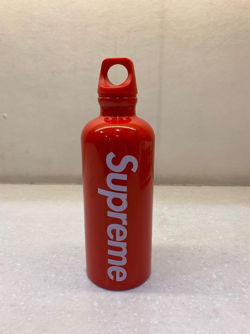 Supreme SIGG Traveller 0.6L Water Bottle Red, 名牌, 服裝- Carousell
